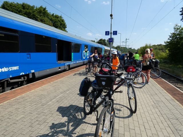 Balatonaliga vasútállomásán