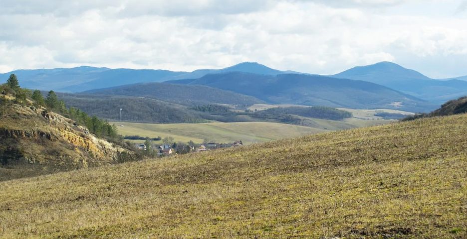 Panoráma a sámsonházi dombokról a Mátra irányába