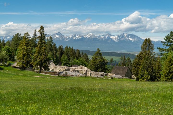Panoráma a Menedékkő tisztásáról